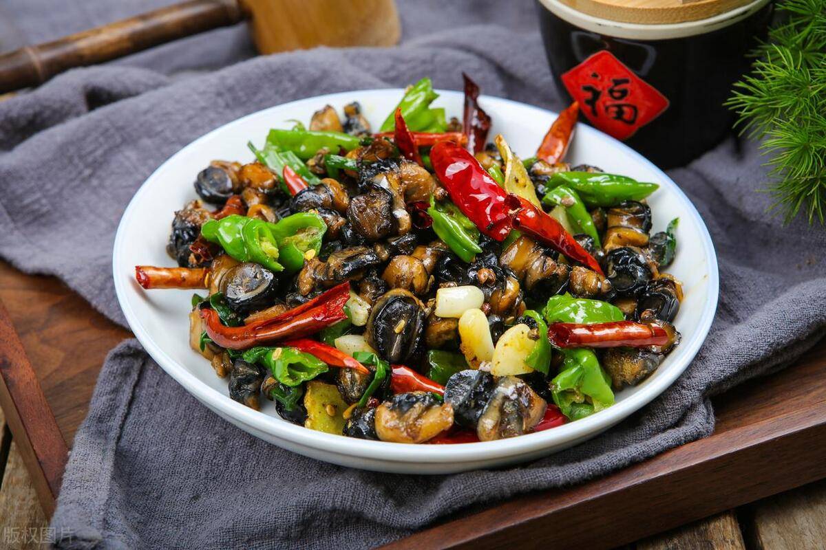 爆炒田螺肉的家常做法,酸辣可口,下酒绝配
