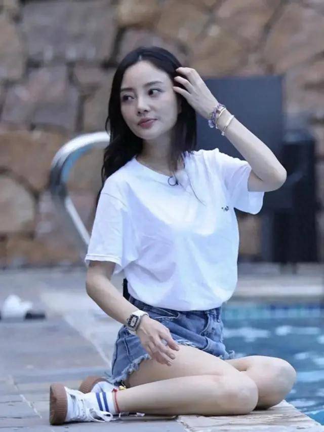 "天之娇女"李小璐:做顿饭3个保姆伺候,无戏可拍却身价上亿!