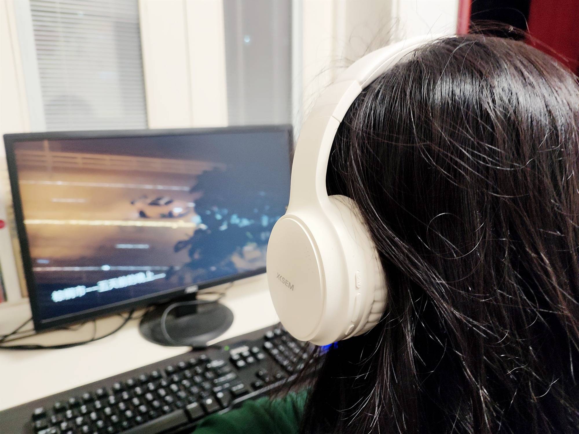 玩游戏,听音乐,拒绝环境噪音的西圣h1头戴式主动降噪蓝牙耳机