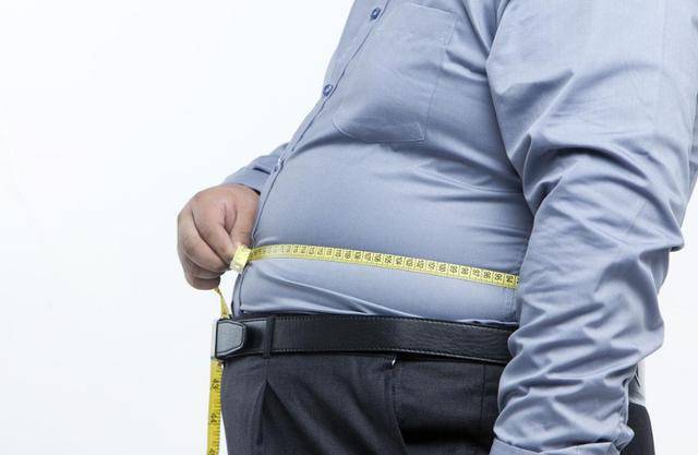 医生直言:长期不吃晚餐,除了变瘦,还可以改善4个问题_超重_男性_体重