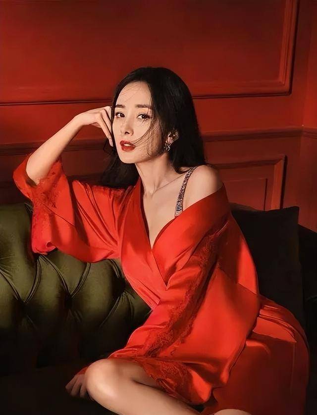 37岁火辣女神杨幂!