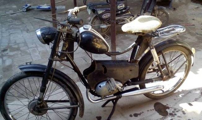 上世纪的济南轻骑"黑老鸹"摩托车后来,由于某些原因,轻骑发展遇到困境