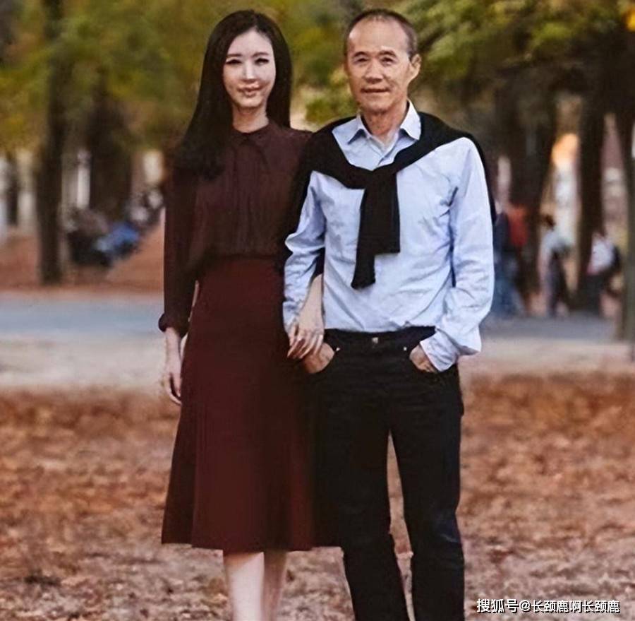 田朴珺谈对"恋爱脑"见解,网友表示她绝对理智,王石才是恋爱脑