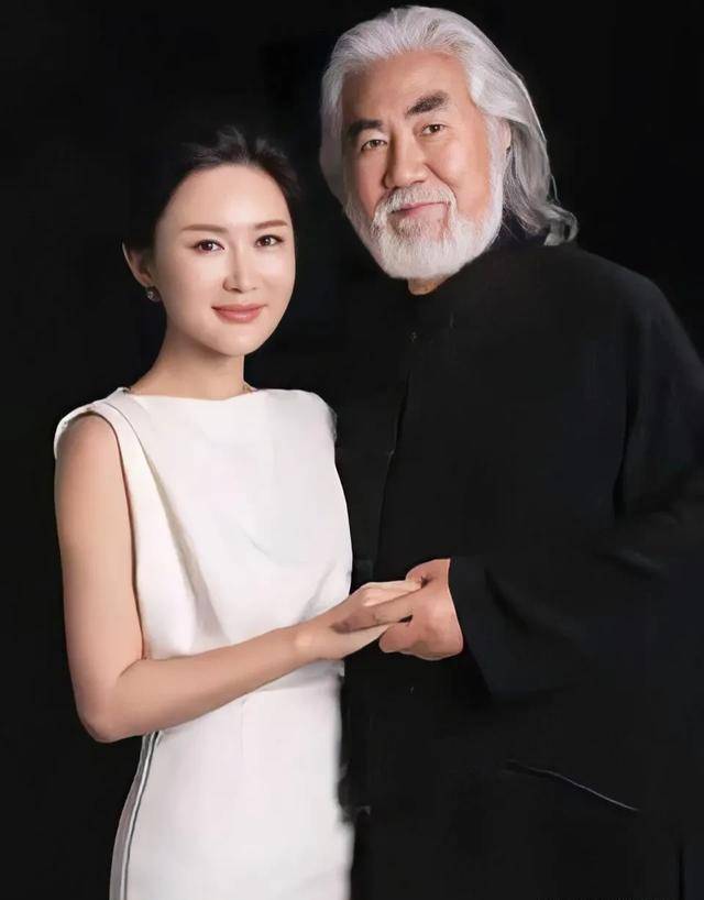 大胡子导演张纪中老婆图片