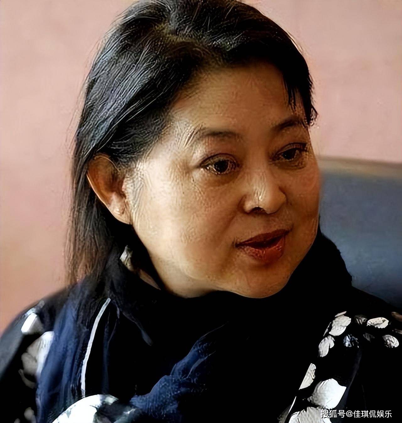 如今走在路上已认不出,这5位女星终究是老了_倪萍_陈红_明星