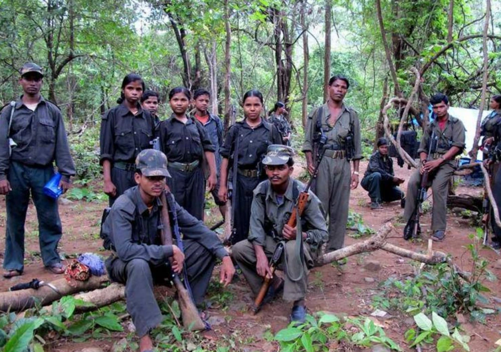 印度游击队凌厉反击,用枪杆子发起反抗,给了莫迪政府一记重击_纳萨尔