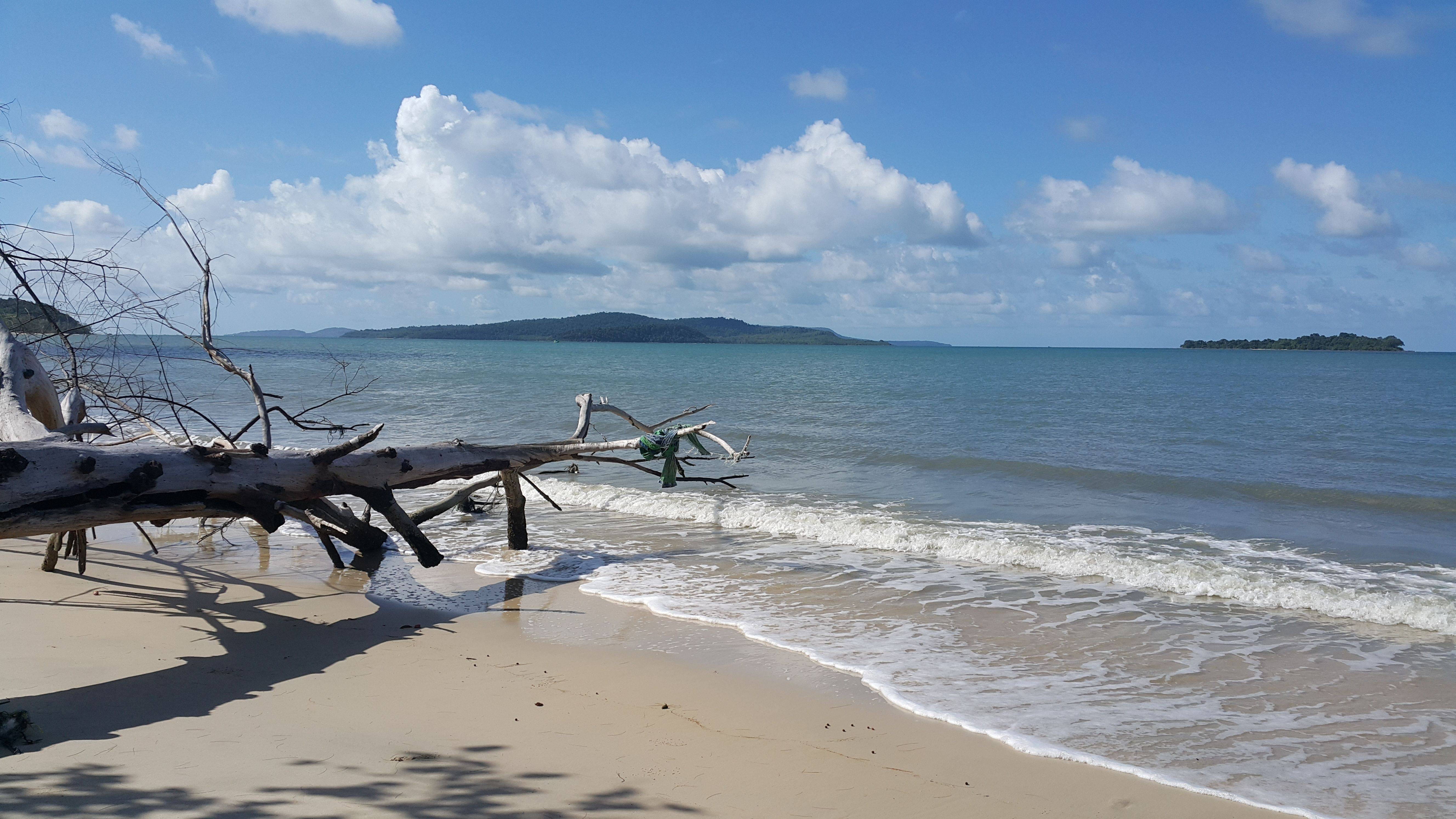 七星海的蓝绿梦境:玻璃般清澈的海水与纯净的沙滩