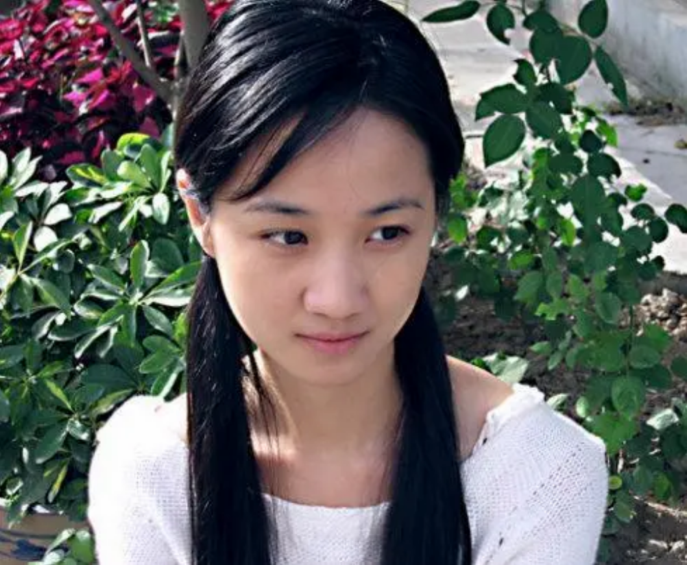 演员关思婷:男友患抑郁症后不离不弃,结婚12年,无儿无女也幸福_张桐