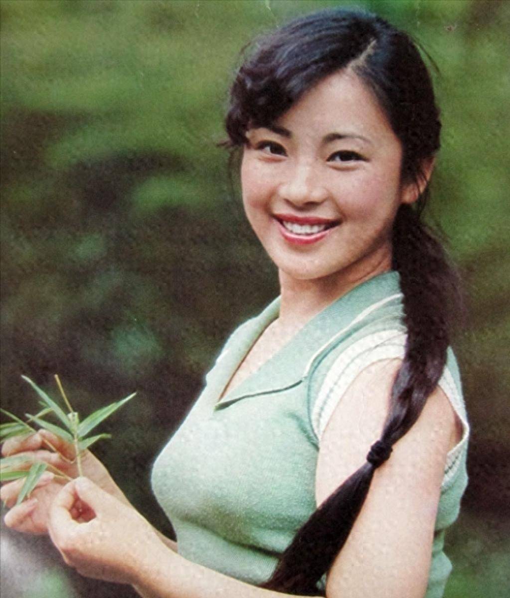 为了利智,李连杰与原配老婆离婚,黄秋燕现在过得还好吗?