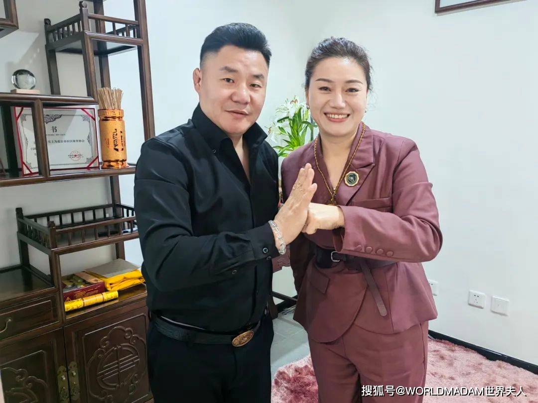 世界拳击冠军李洋出任世界夫人拳击总教官_拳击队_公益_体育