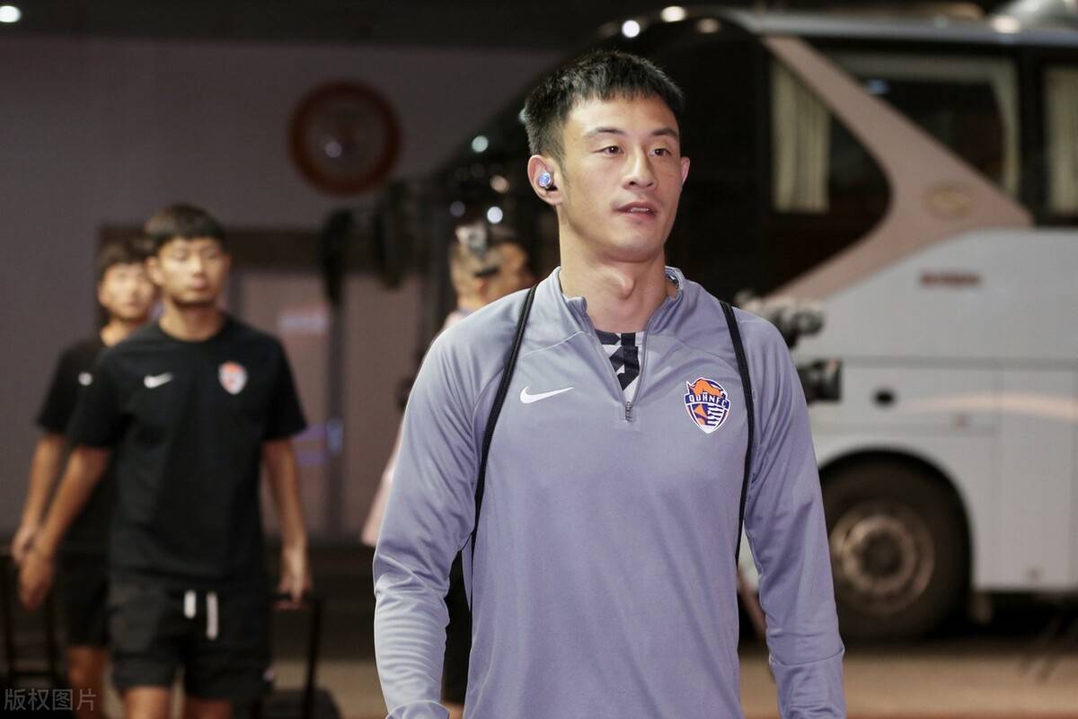 鲁能提前跟两大功勋主动摊牌,未来不接受降薪就卷铺盖走人_泰山队_宋