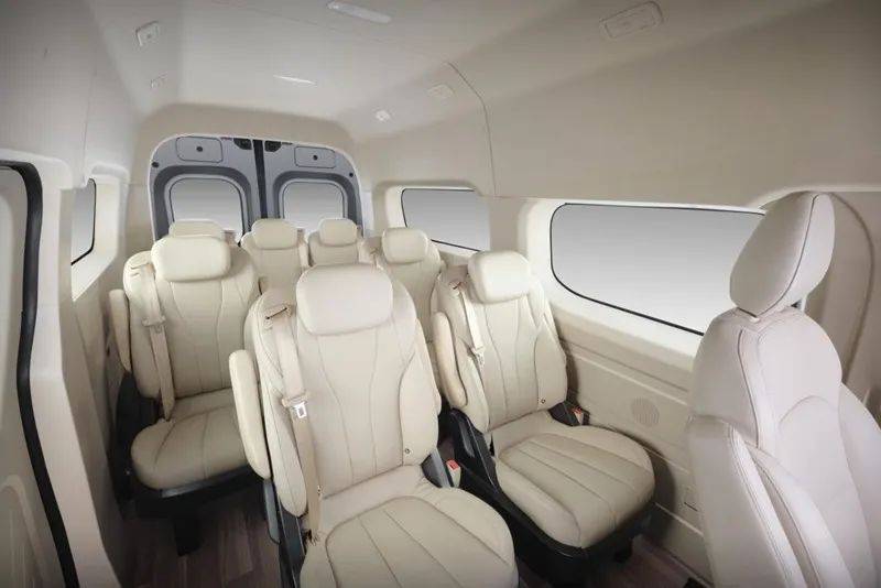 依维柯聚星纯电动客车迎大单交付,暖心守护旅客回家路_搜狐汽车_搜狐