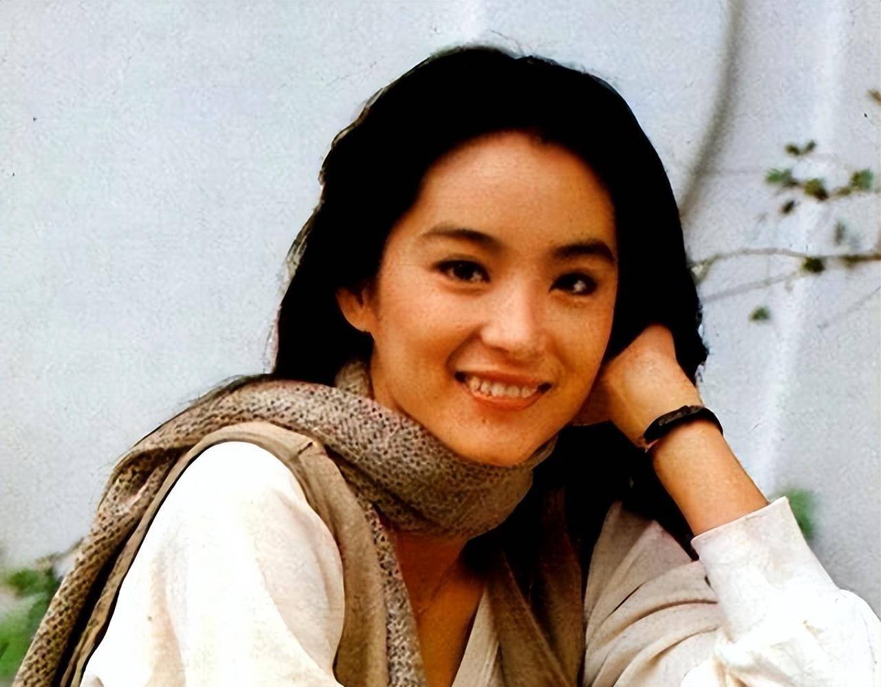 1990年,林青霞与亲姐在吉林相认,姐姐林莉:我只要亲情不要钱_生活