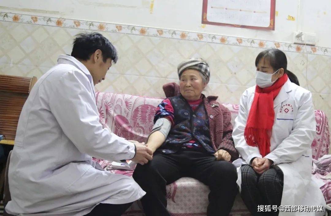 云南绥江:深山里的夫妻村医29年如一日,守护2600余名村民的健康_李刚