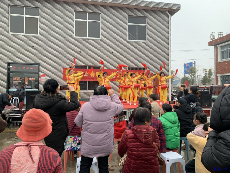 如皋市长江镇薛窑社区开展暖皋2024小村春晚_居民_文化_激情