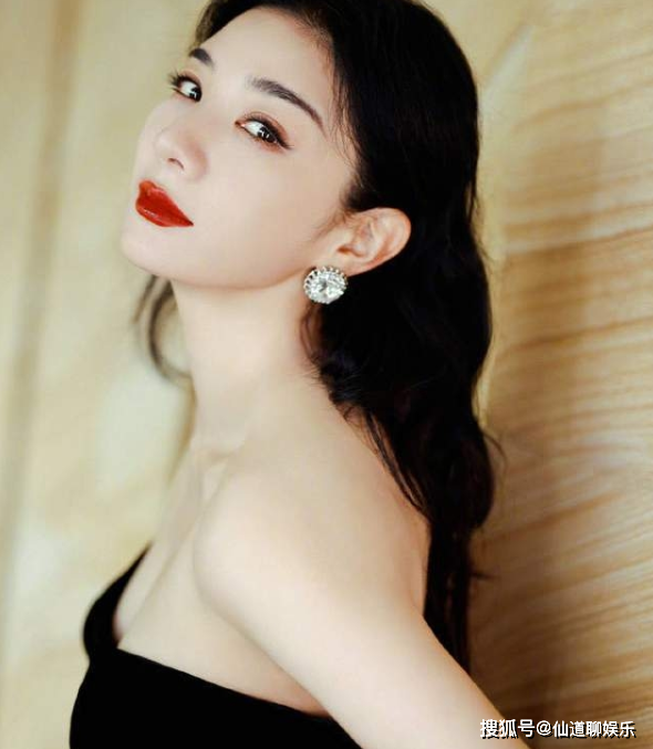 看完黄奕的身材,我彻底顶不住了!完美比例,太吸睛了!_生活_挑战_经历