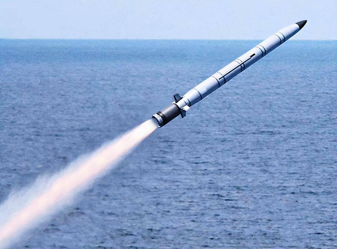 伊朗公开15马赫导弹,难道是在海里捞的吗?