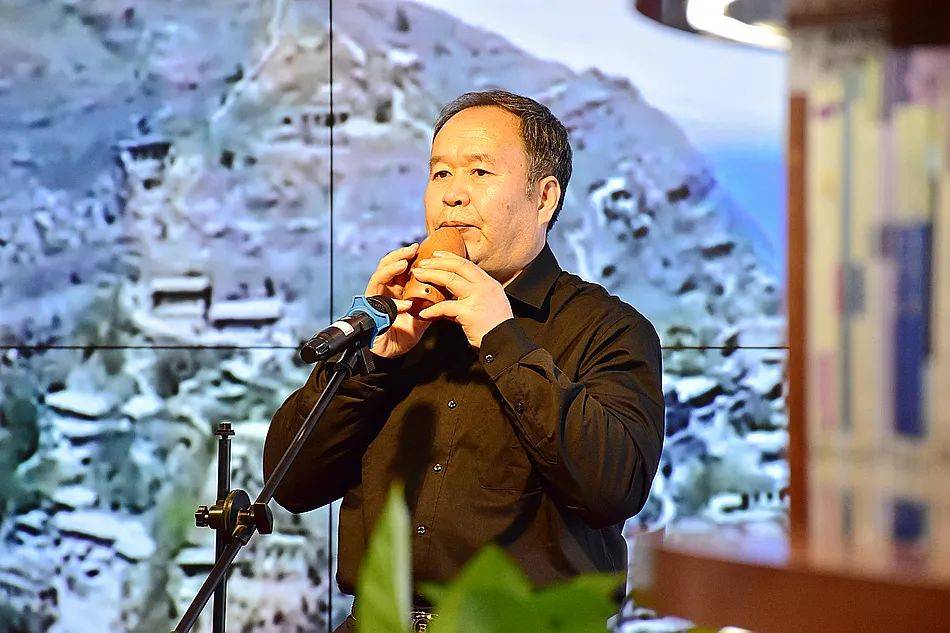 《风雪南郭寺》,竹笛齐奏《牧民新歌》,葫芦丝独奏《蓝色的香巴拉》