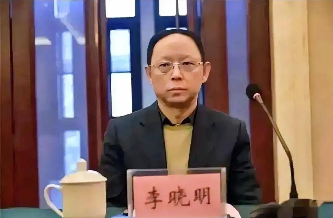 云南首富李晓明:套现345亿移民美国,抛弃中国产业,称"我有钱了"_社会