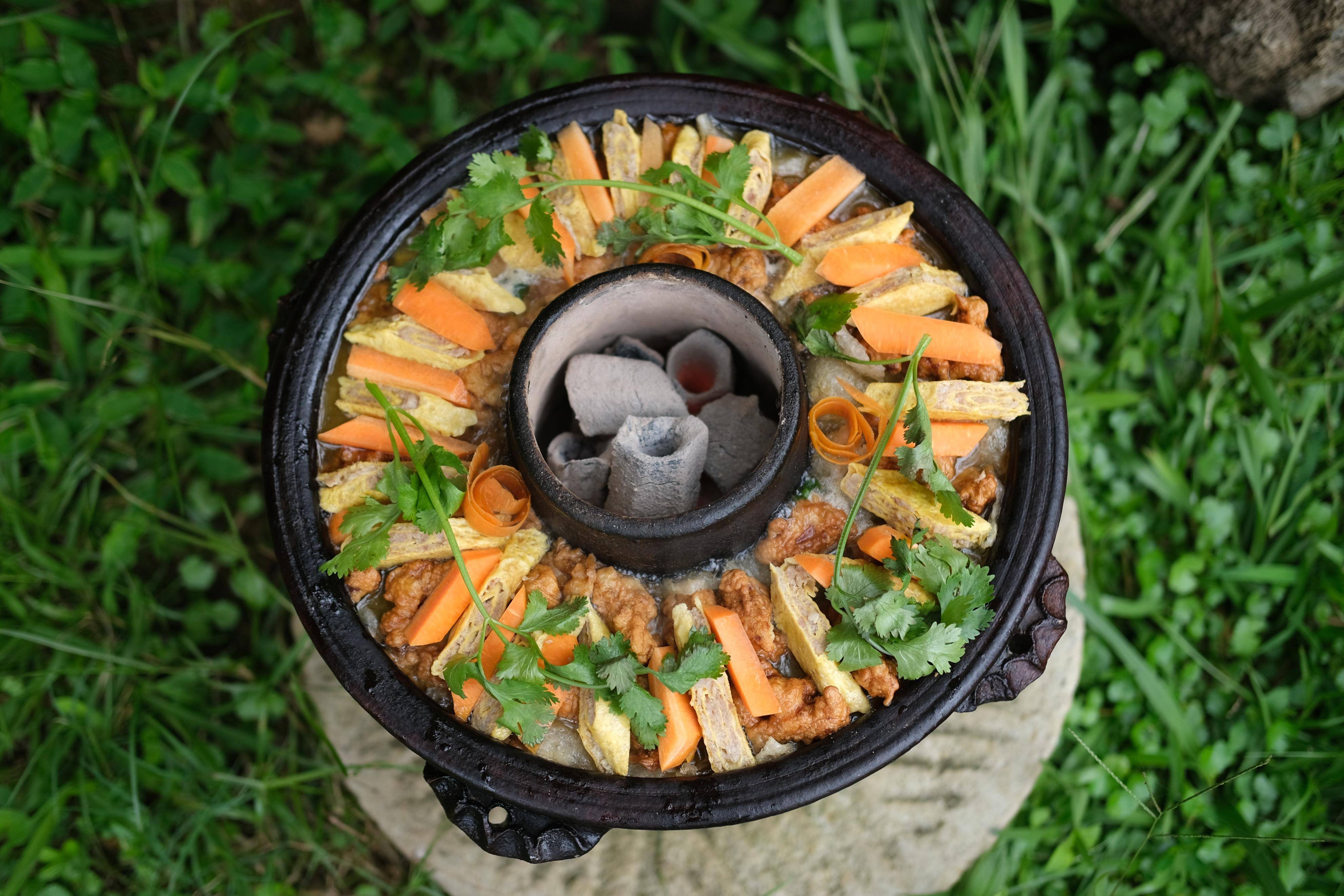 到腾冲品尝舌尖上的"火山热海"_锅子_美食_食材