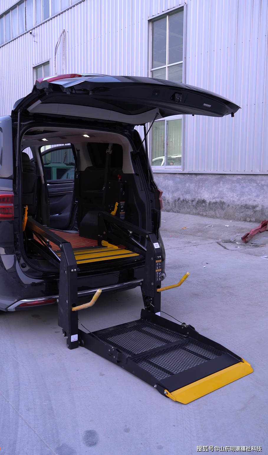 [大通g20改装] 残疾人自己开车只需要用到这两种东西!