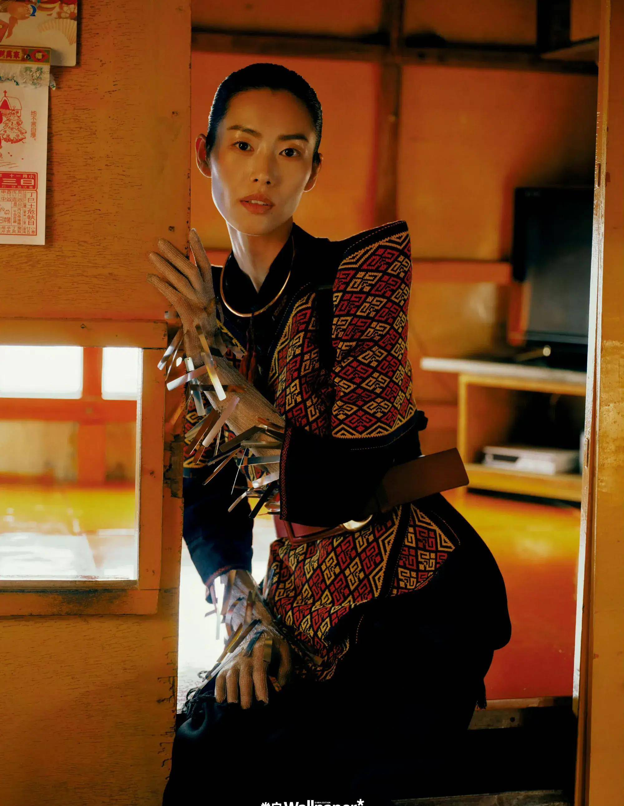 刘雯最新时尚大片曝光 瘦的越来越像个男人了!_陵水_海面_奚梦瑶