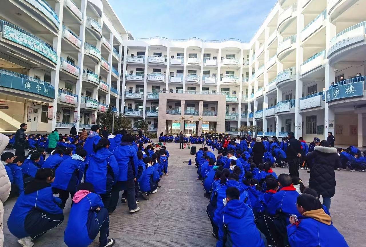 消防安全 牢记在心—阳泉市矿区消防救援大队进校园开展消防安全网络