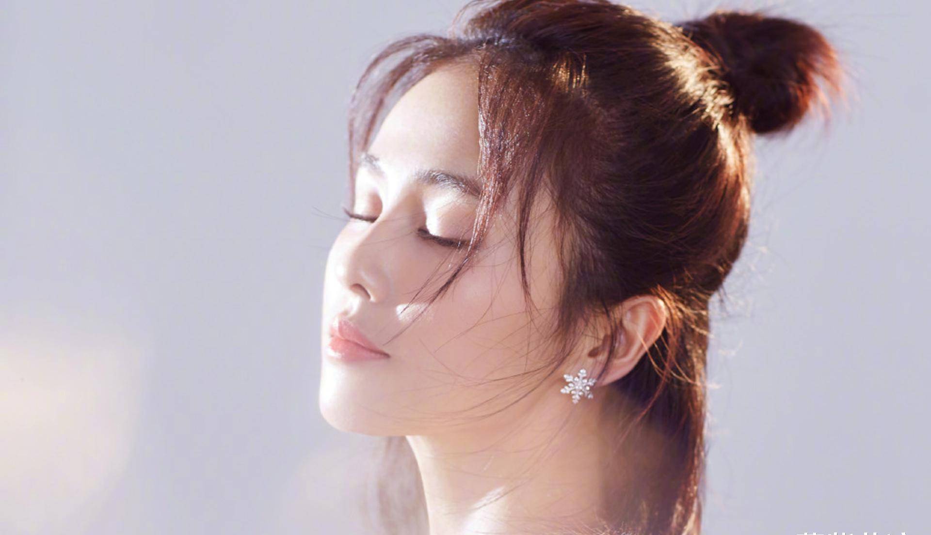 白鹿从"网红"变明星,靠穿搭一路蜕变,私服简直美到让人犯规_礼服_造型