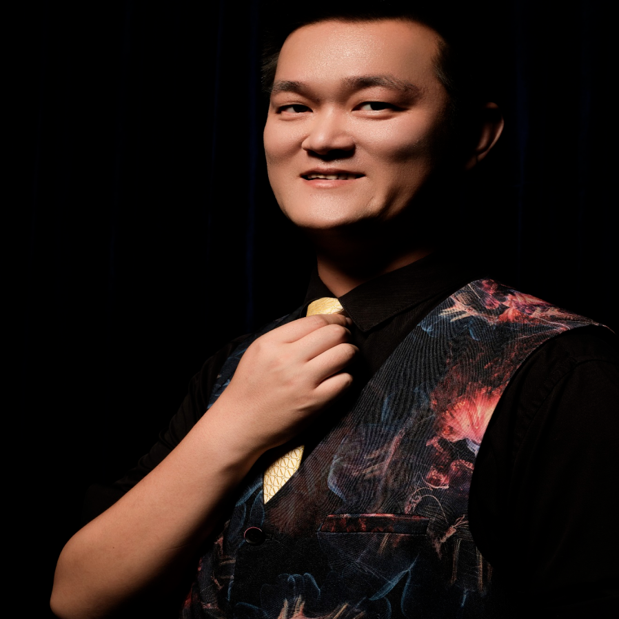 滑稽演员薛文彬,陈思清沪剧名家孙徐春在他的牵头下"朱村"拜访企业,多