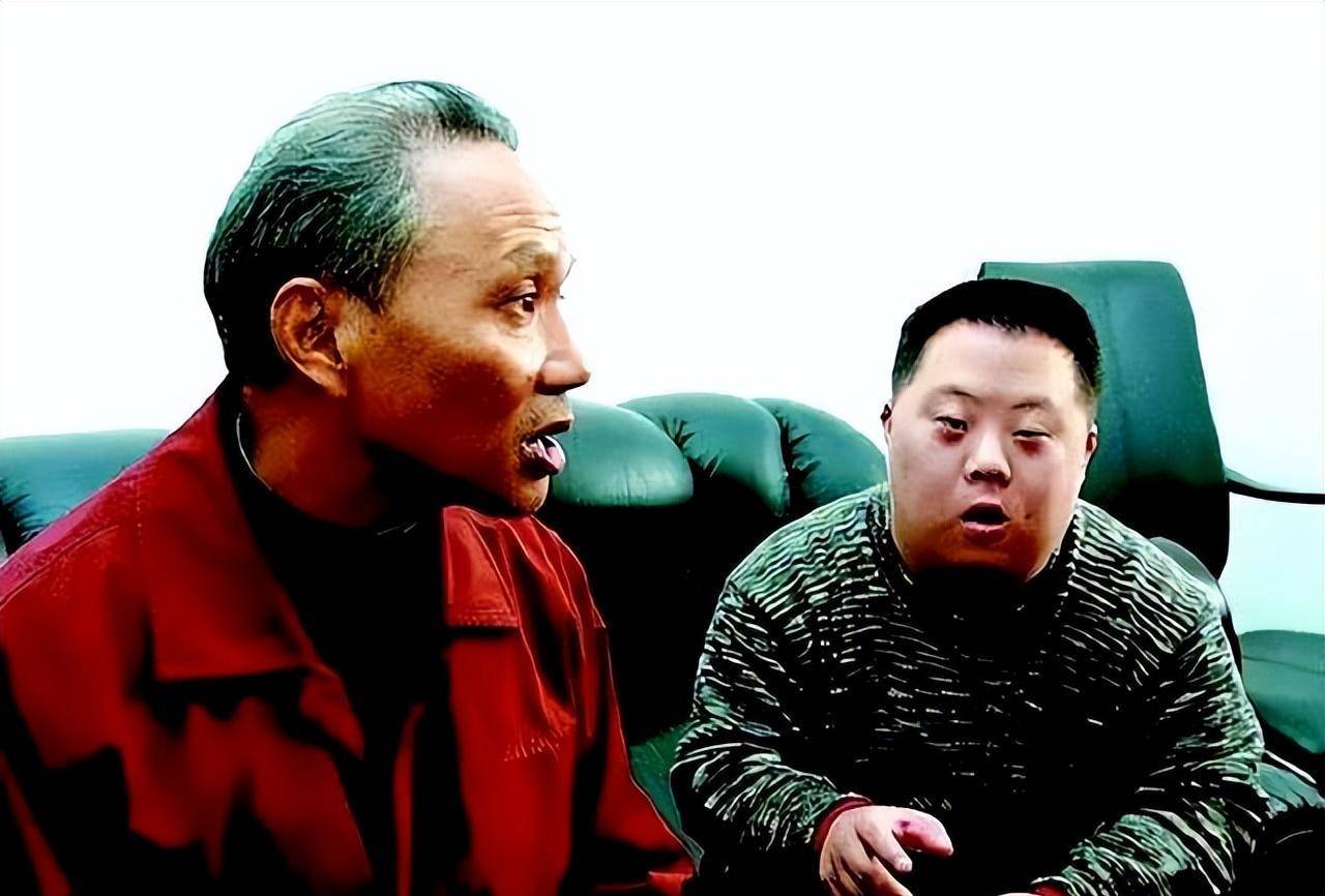 不懂音乐却被誉为"天才指挥家",舟舟谎言被拆穿后,过得如何?