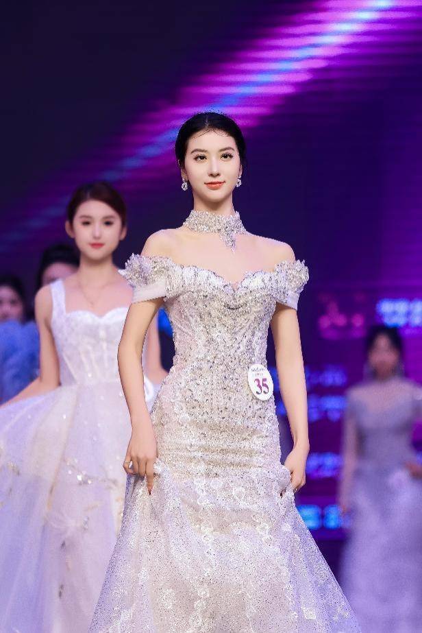 廖彬雁荣获第34届亚洲小姐竞选大中华总决赛总冠军_比赛_大赛组委会