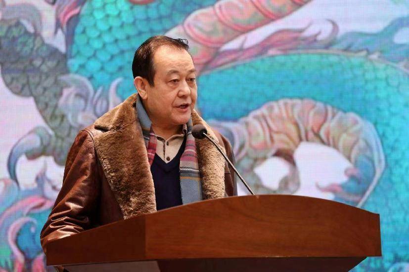 天津华侨书画院院长王冠峰认为,线条在绘画 中是一种具有高度概括性的
