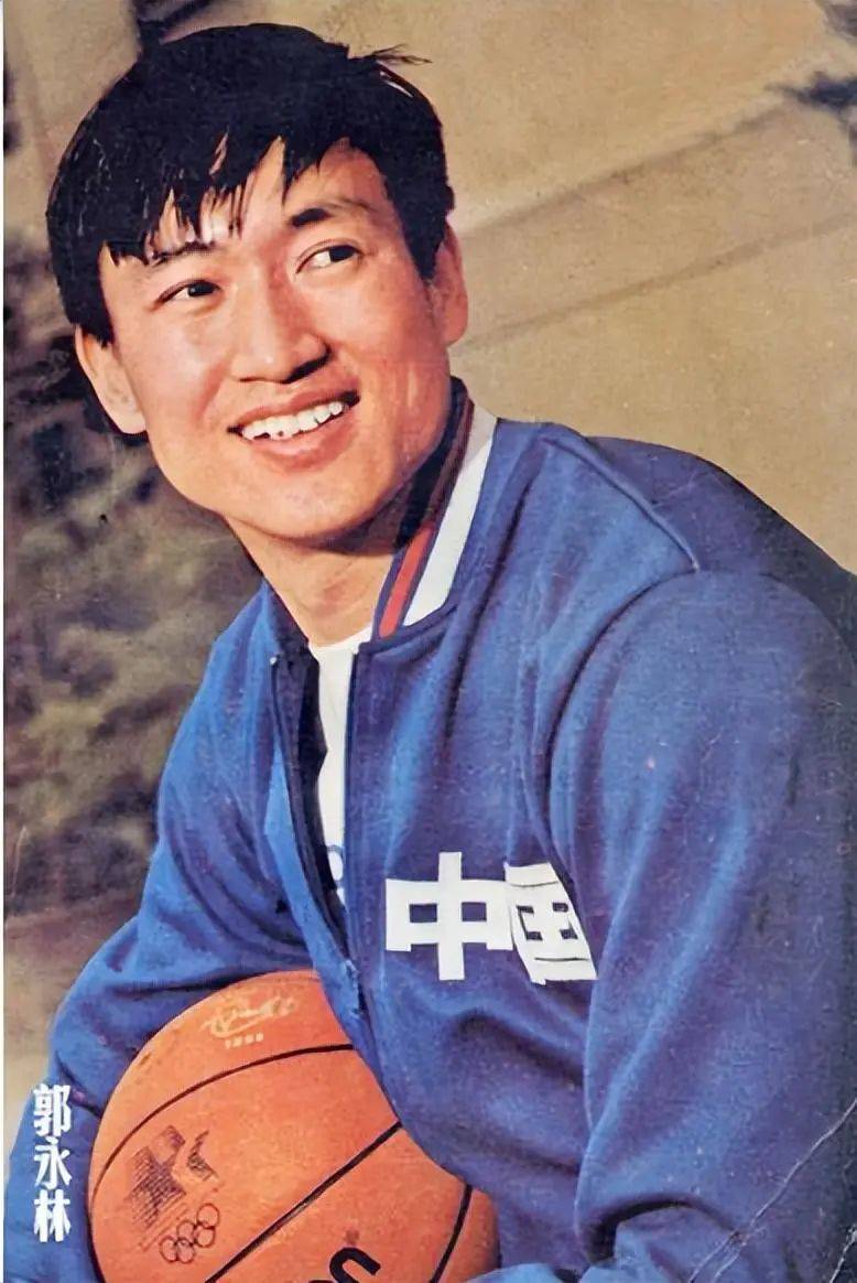 "篮坛美男子"李亚光:事业辉煌,娶羽毛球国手为妻,晚节不保_篮球_梁玉