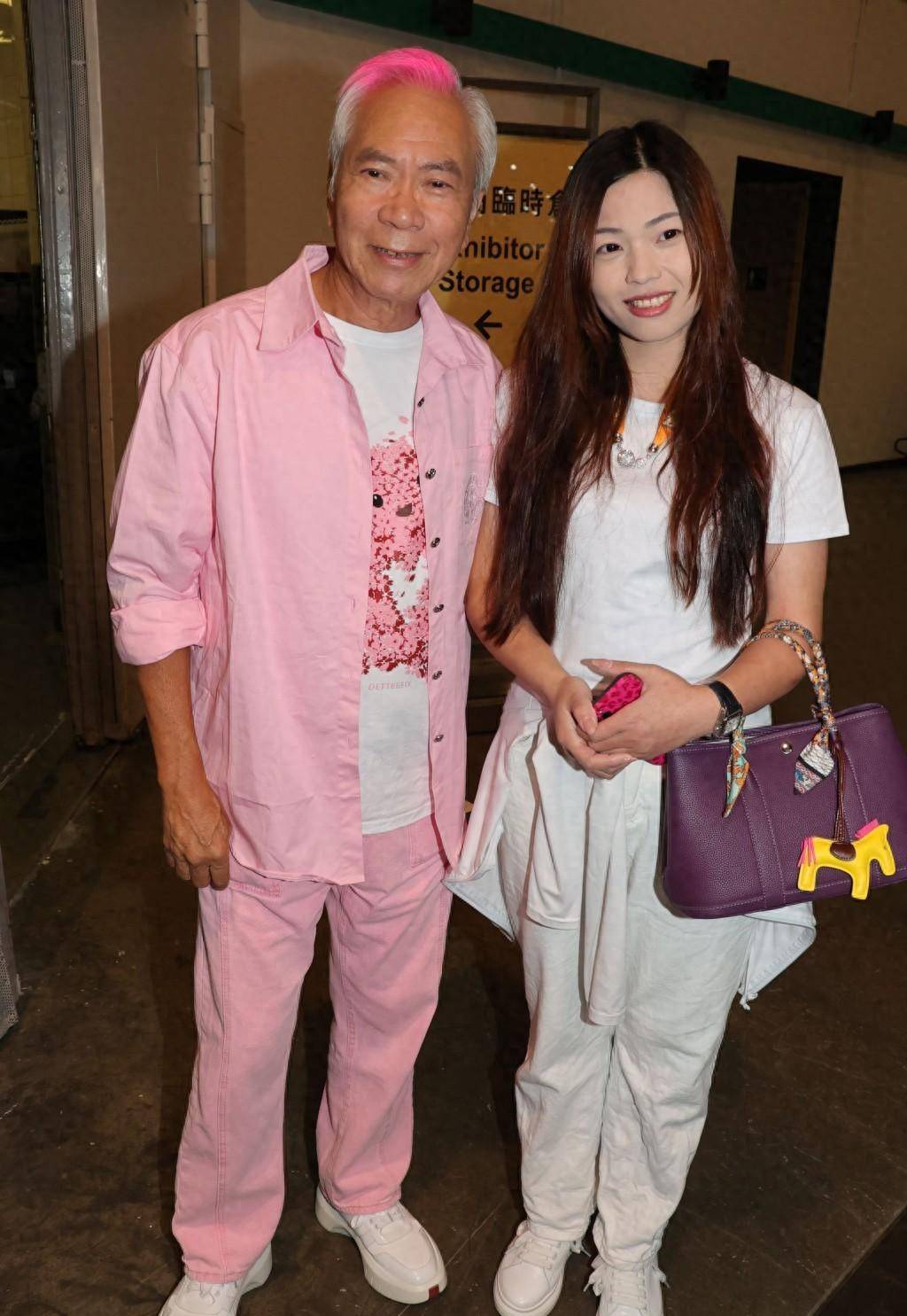 75岁老戏骨秦煌让小30岁女友跟别人生娃,他视如己出还给孩子买房_mary