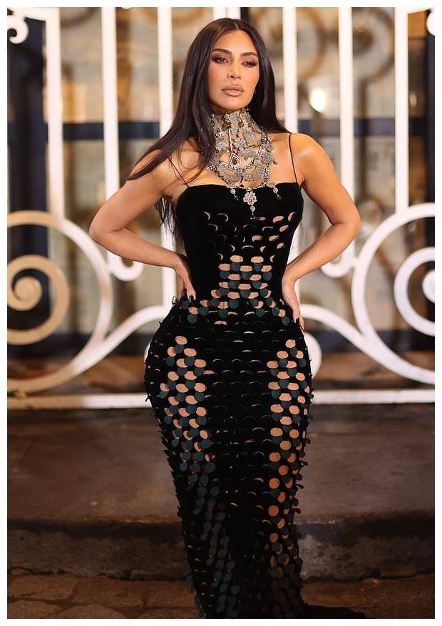 惊艳如美人鱼,坎爷新妻奇葩造型却更火_金姐_比安卡_妈妈