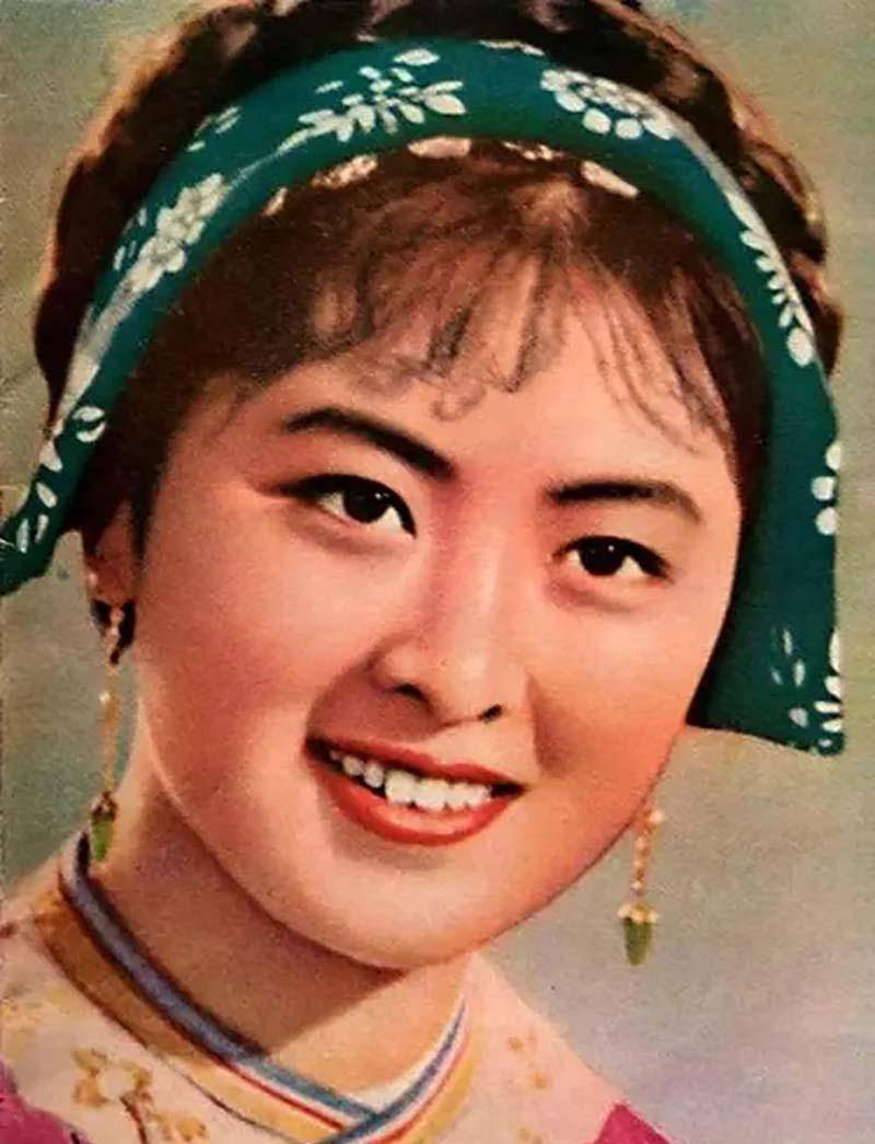 阿诗玛杨丽坤去世22年,她的丈夫和两个双胞胎儿子后来如何?