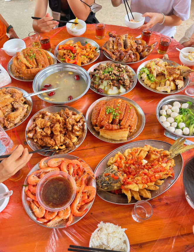 广西美食全攻略:从街头小吃到海鲜大餐,让你大饱口福!_口感_桂林_道菜