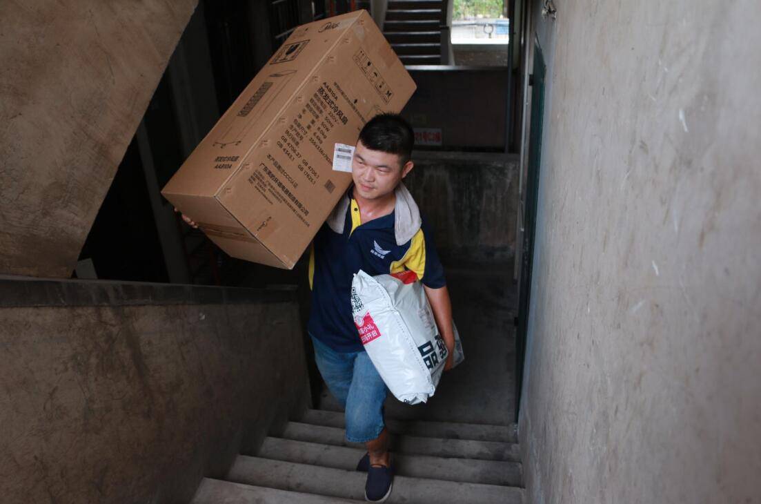 快递新规:必须送货上门,是快递员吃亏,还是买家好日子到头?