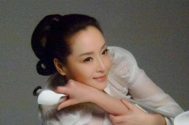 "苗翠花"恬妞的唏嘘过往,一婚嫁富商被骗,二婚嫁万梓良又分手