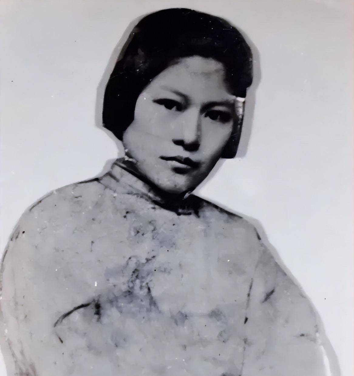 陈独秀接连失去儿子,女儿,母亲,心中的悲痛非常人所能理解.