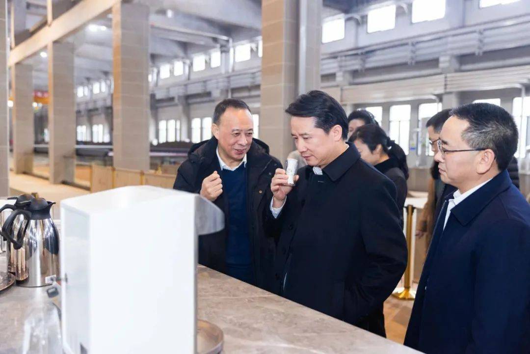 世界酱香酒谷赤水河两岸"酱酒头部三雄"首度同框郎酒庄园_茅台_董事长