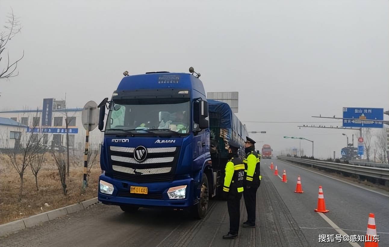 执法人员对非法营运行为开展集中排查,对网约预约出租汽车运营实行不