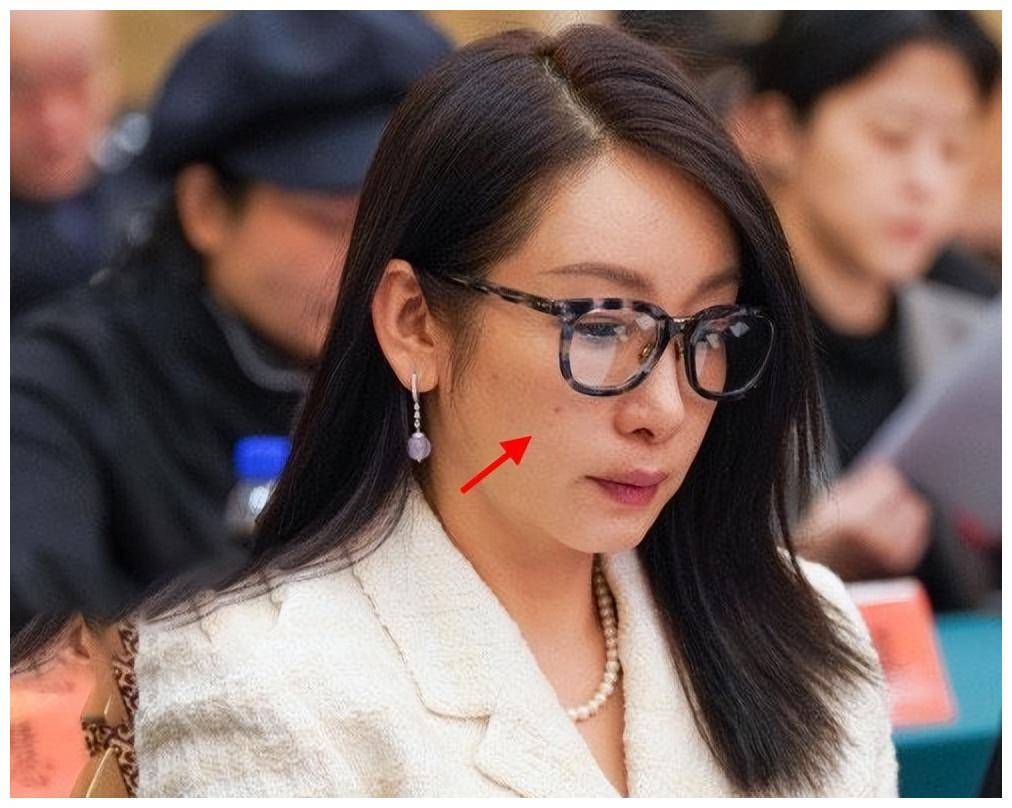 《新闻联播》生图如照妖镜:易烊千玺皮肤差,刘德华黄晓明老了,周迅胖