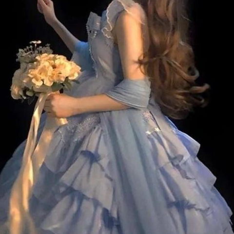 心理测试:选一套你喜欢的仙女裙,测你适合和什么星座