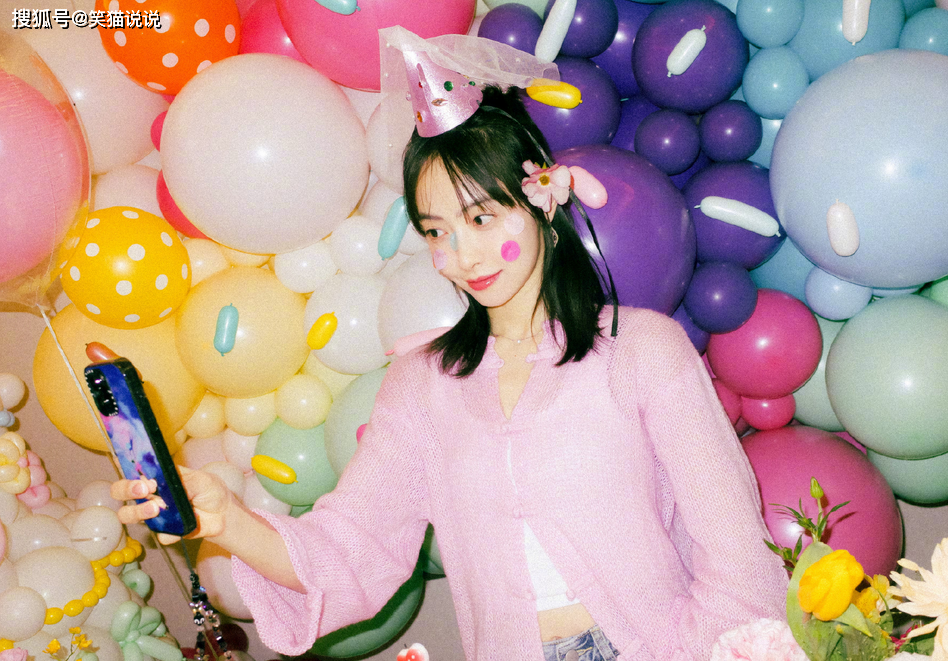 宋茜晒照庆贺37岁生日:粉色毛衣好清新,怼脸自拍状态佳!