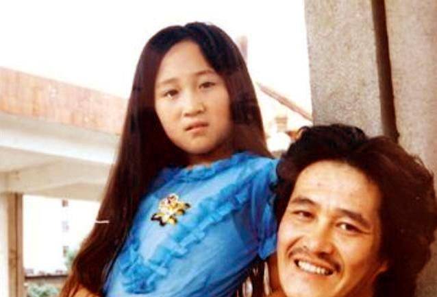 赵本山大女儿赵玉芳:在父母分手的阴影下长大,嫁普通人很幸福_父亲