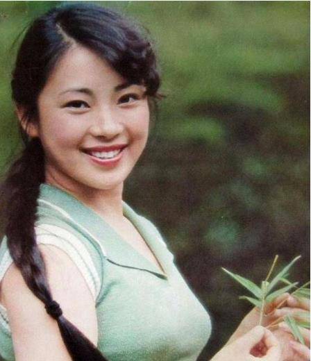 李连杰前妻黄秋燕:比抛妻弃女更可怕的是,他从来没爱过我_长途电话