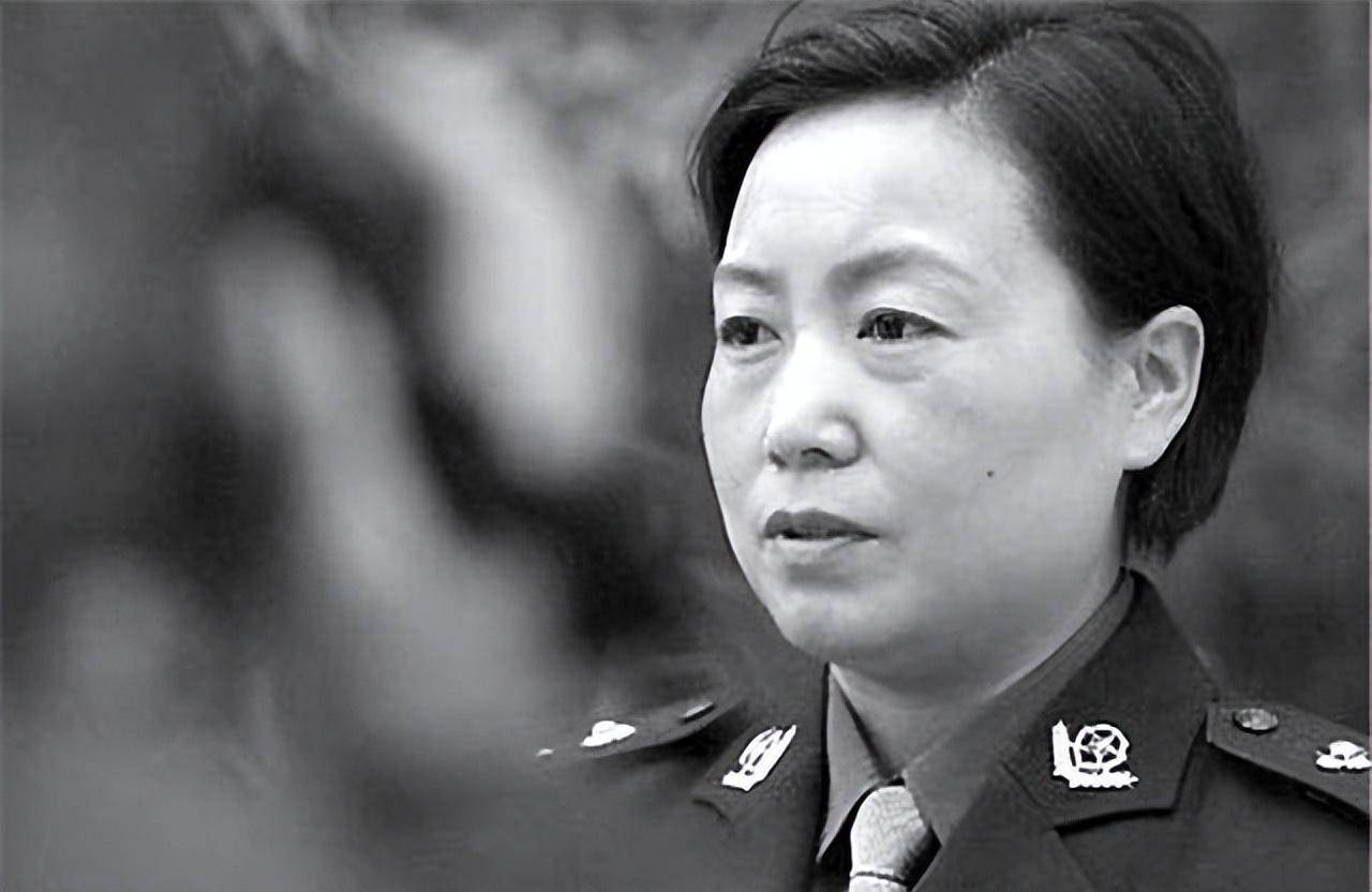 任长霞丈夫,45岁去世后与妻子合葬,他们唯一的儿子生活得怎么样_公安