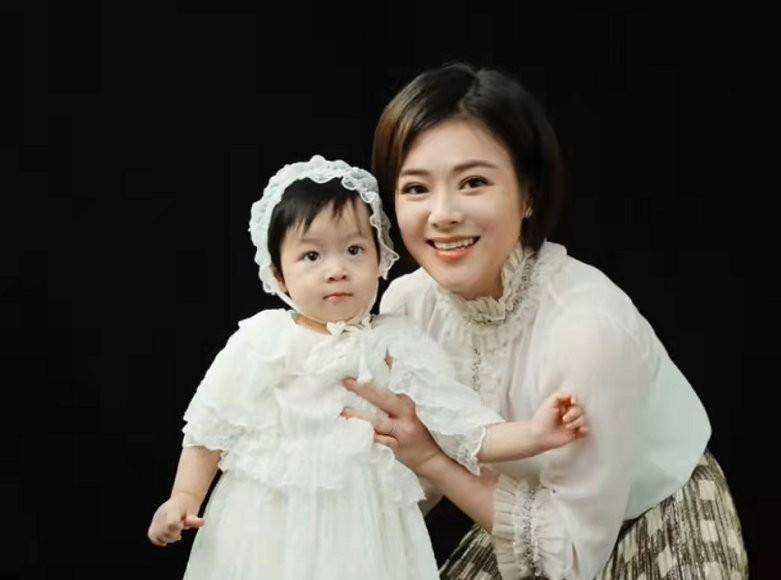 主持人陈辰:与程雷相恋7年遗憾分手,44岁高龄为小丈夫生二胎_余笛