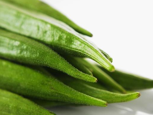 秋葵口感清新,分绿色和红色两种,红色口感稍差